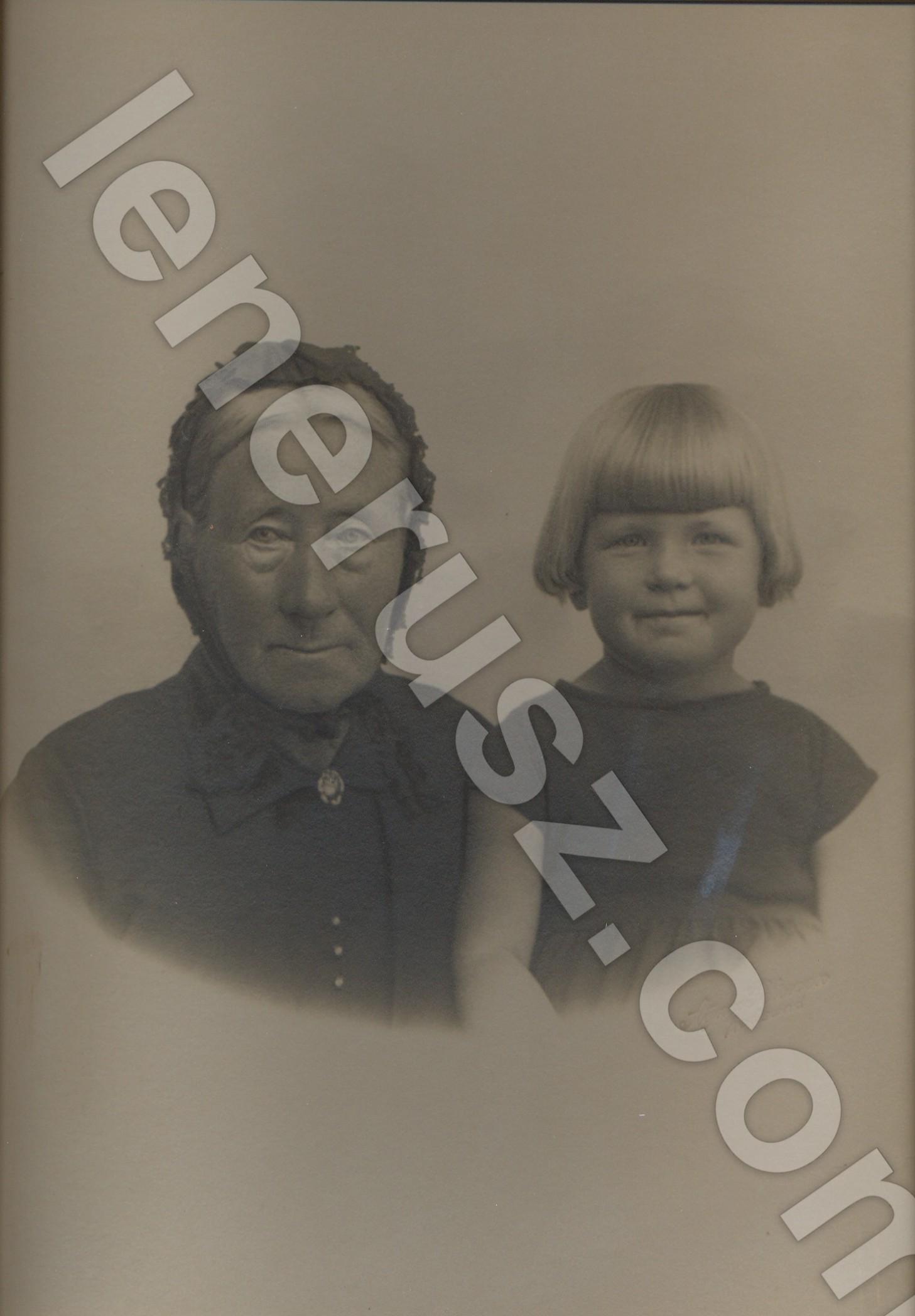 Johanne Marie Christensdatter med sit oldebarn Aase Elisabeth Rüsz