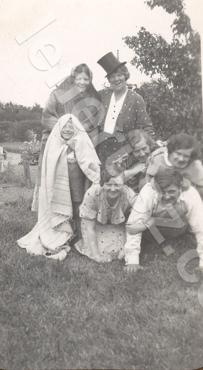 Sophie Christiane, Thora, ukendt barn, Christense, Viola og Adda og Svend Erik